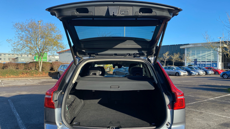 Volvo Xc60 2.0 B4D Momentum 5dr Geartronic Diesel Estate